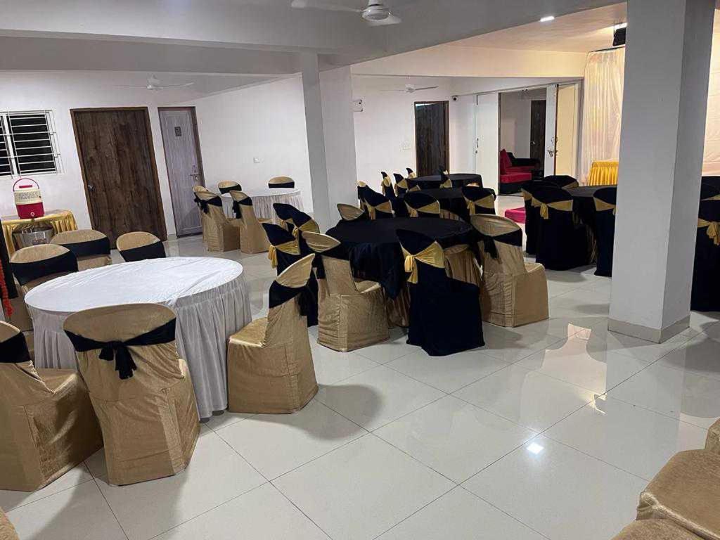 Oyo Hotel Happy Homes Bhopal Exterior photo